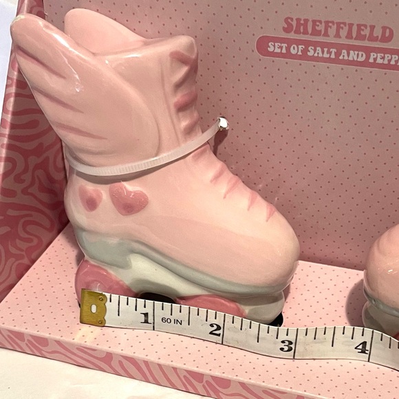 Ceramic Salt and Pepper Shaker Set Roller Skates with Wings - Picture 4 of 5